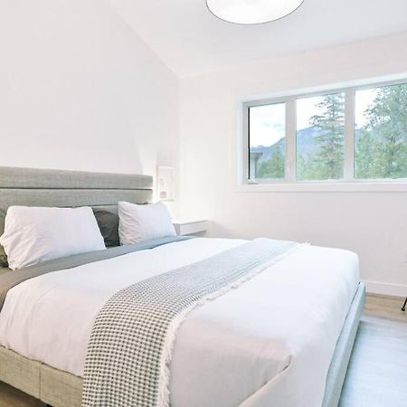 Oasis Getaway, Mins To Lake, King Bed, Dbl Garage Invermere Exterior foto
